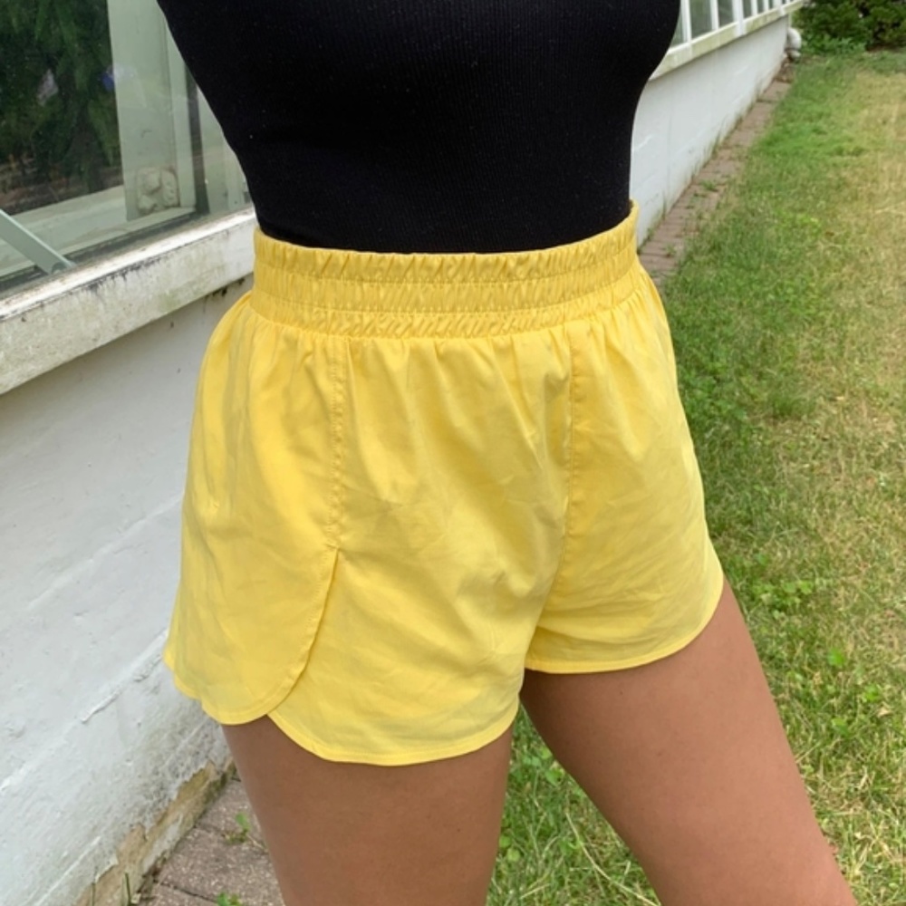 girlfriend collective lemon trail short XL